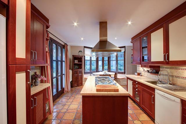 View of Kitchen in luxury villa | Rental Tonic